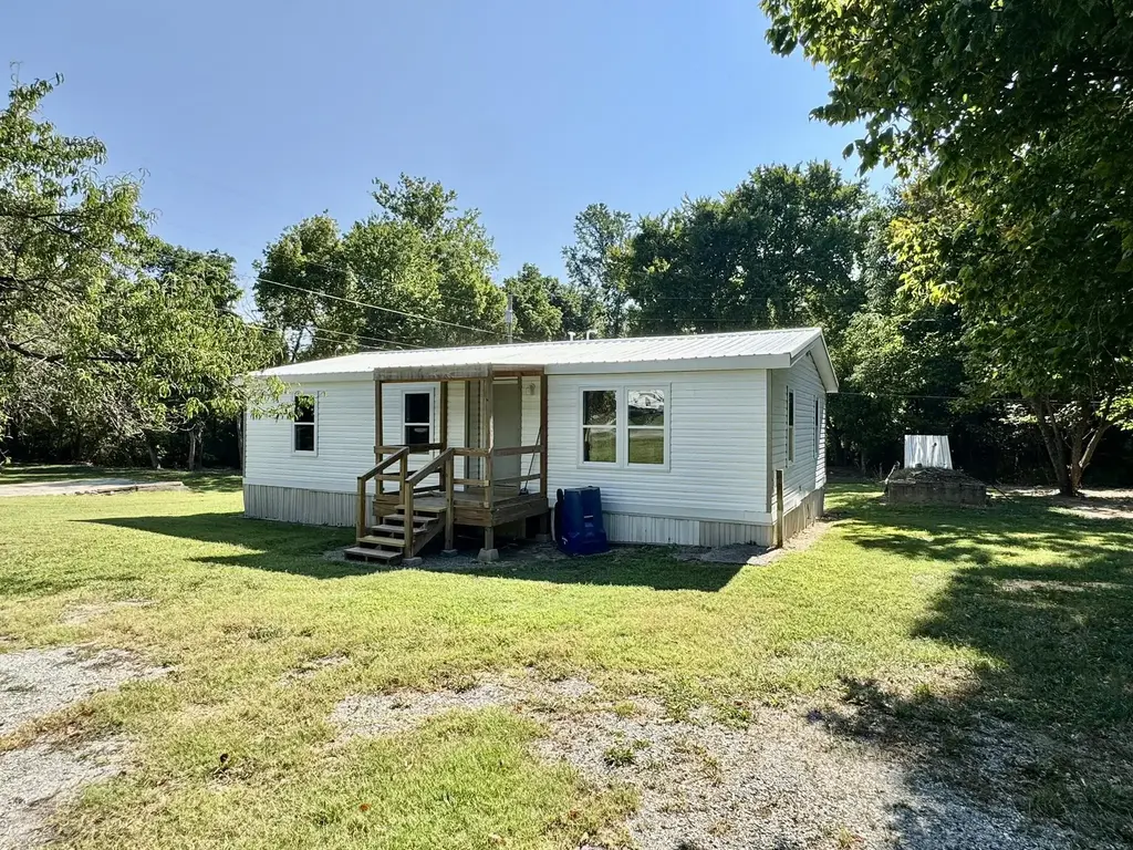 25 Cedar Street, Pineville