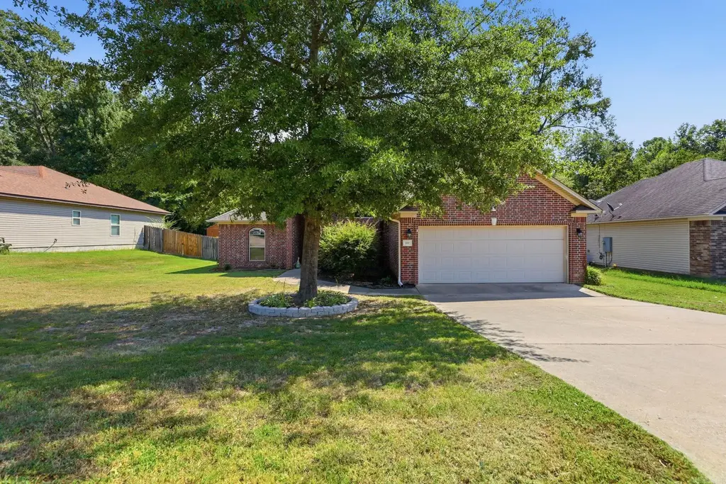 302 Montgomery Drive, Benton