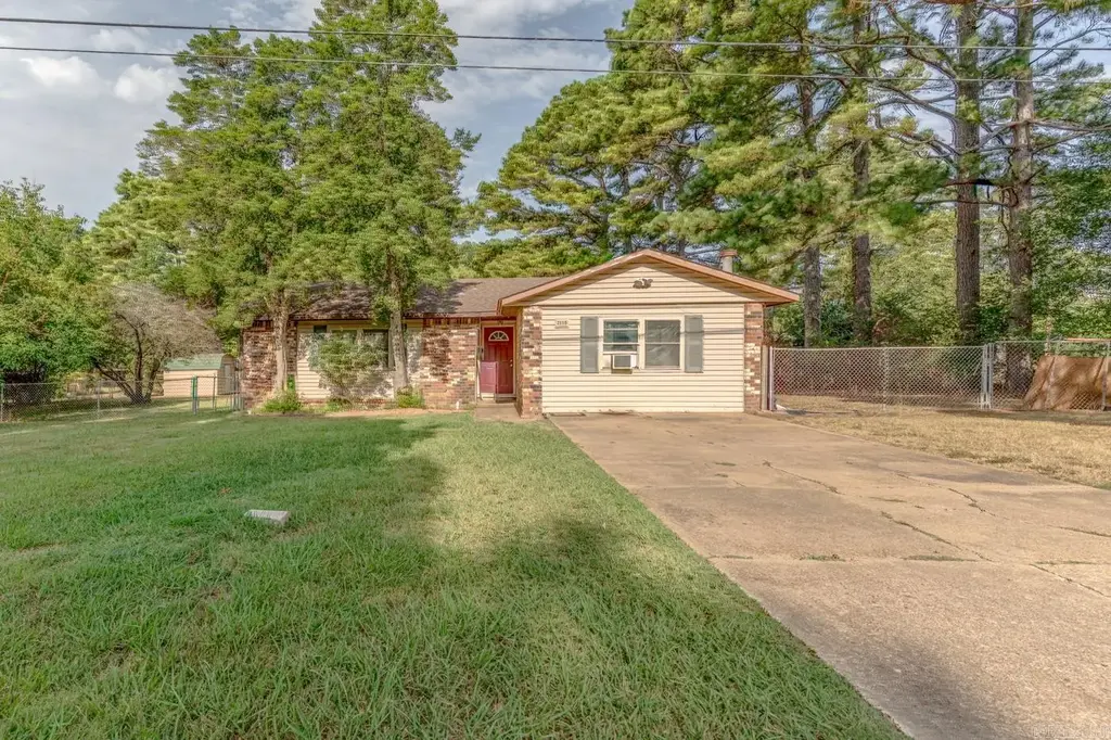 2115 Mitzi Ln, Jonesboro