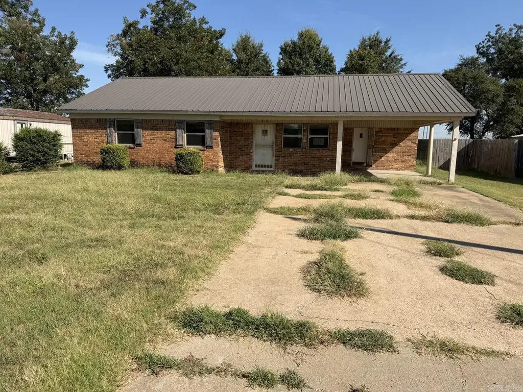 210 Oak Street, Tyronza