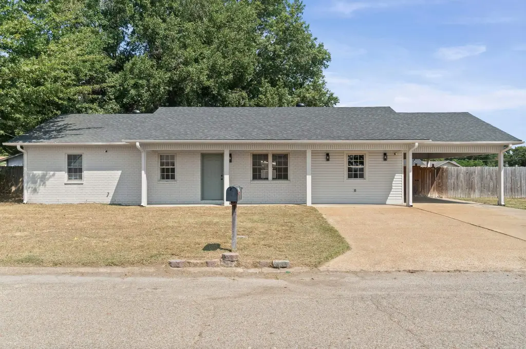 320 E Lawson Avenue, Wynne