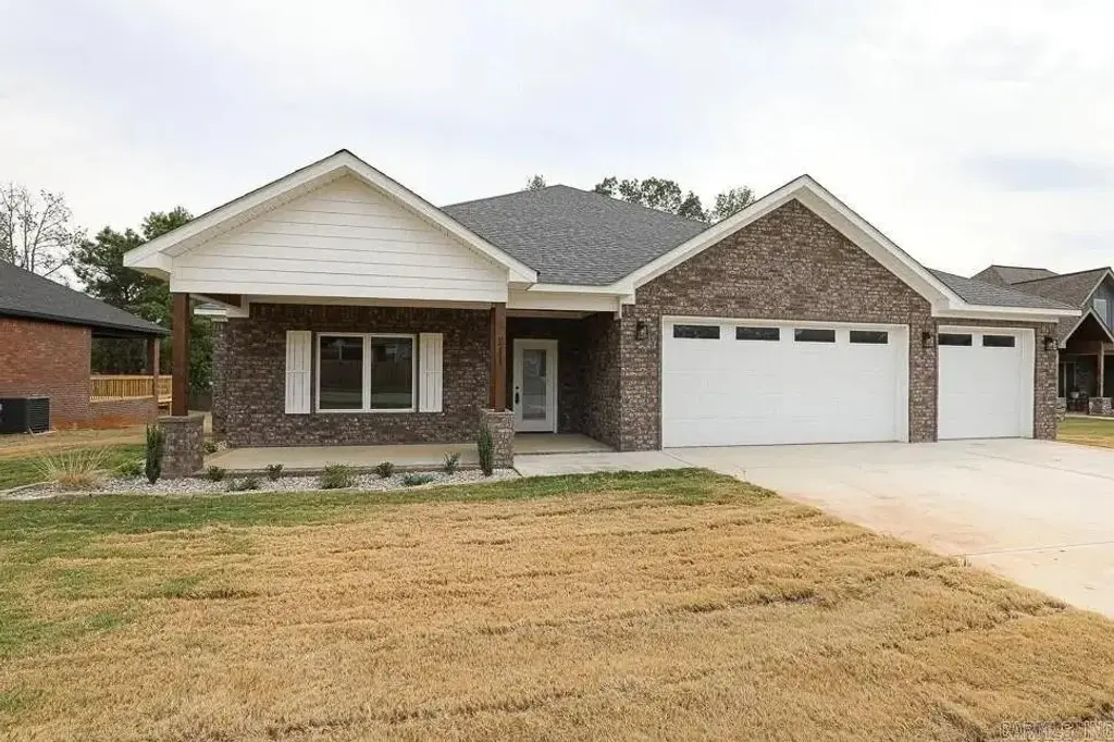 211 Grant Dr Drive, Bryant
