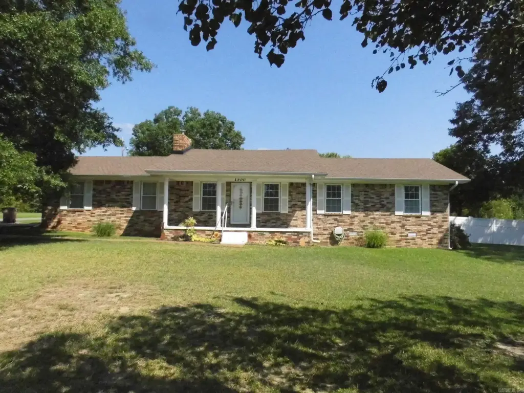 1300 W Woodson Lateral Road, Hensley