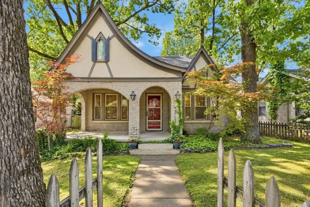 5117 Cantrell Road, Little Rock