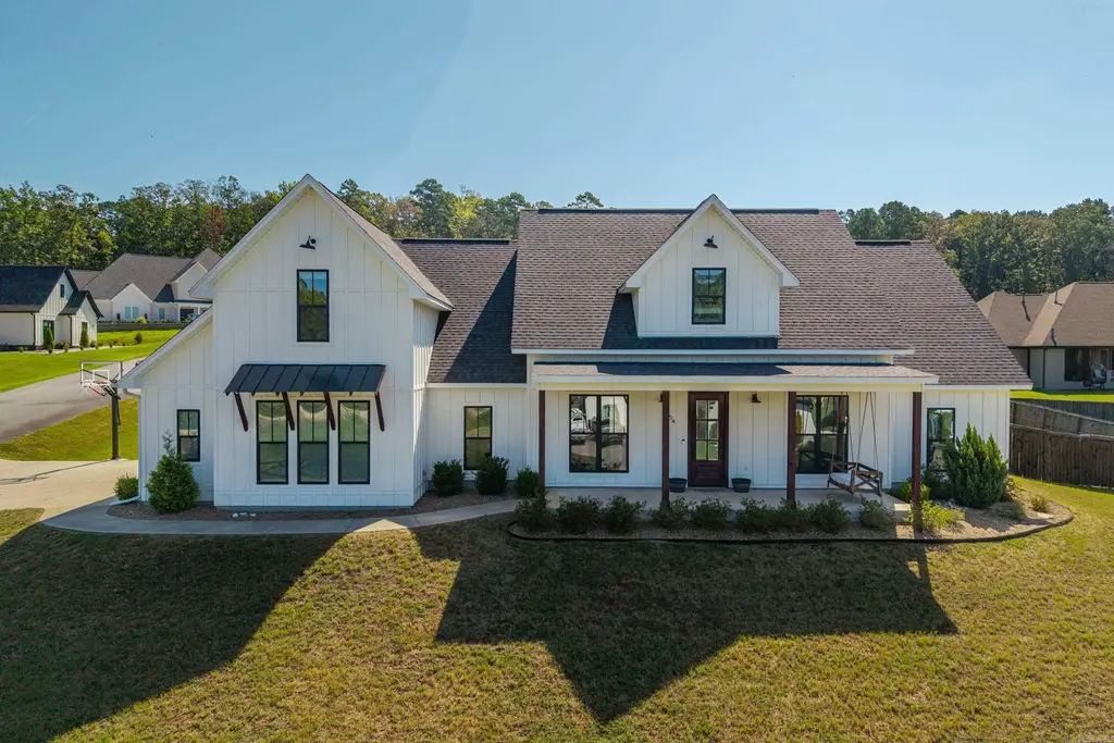 864 Belle Grove Loop, Benton
