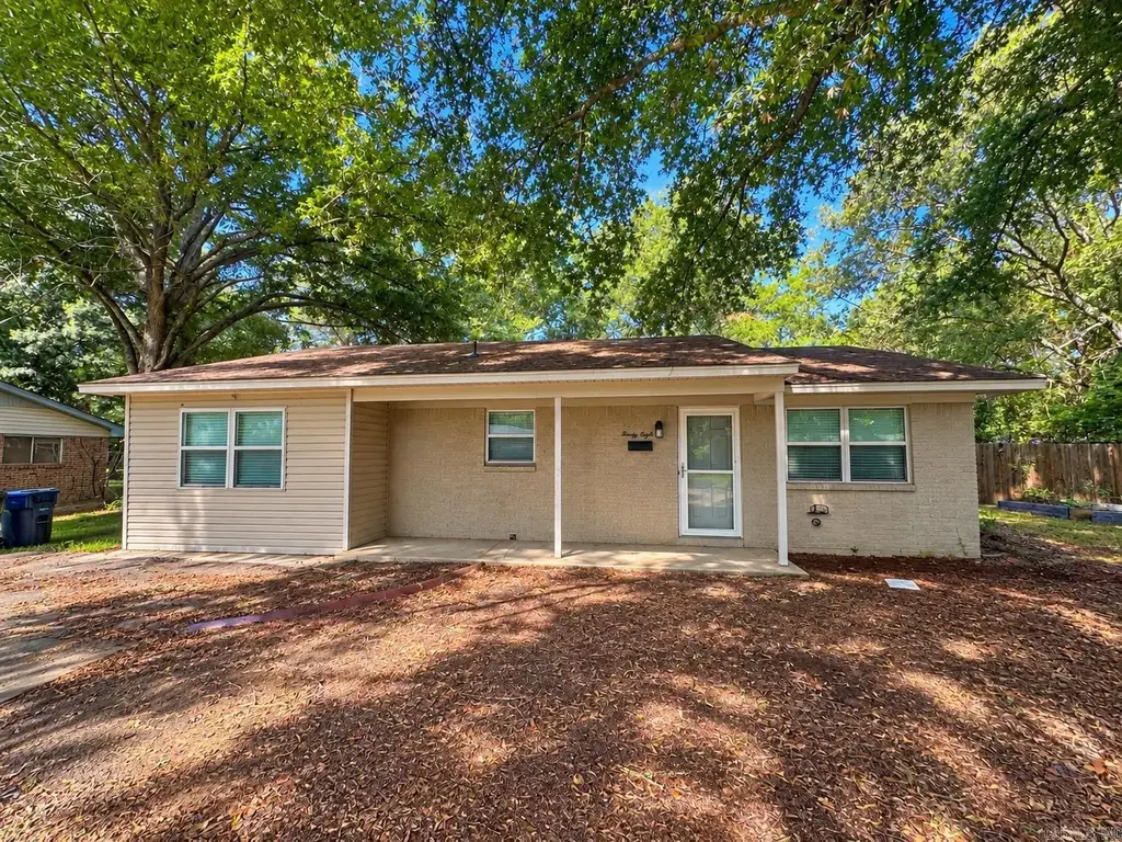 28 Meadowbrook, Conway