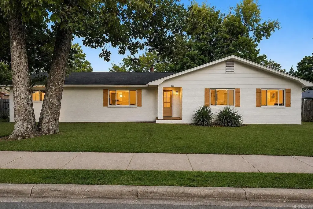 699 Lantrip Road, Sherwood