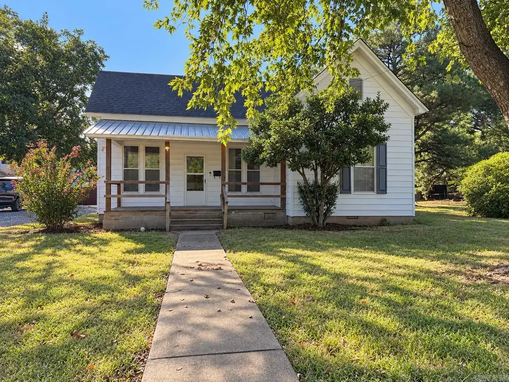 1001 N College Street, Clarksville