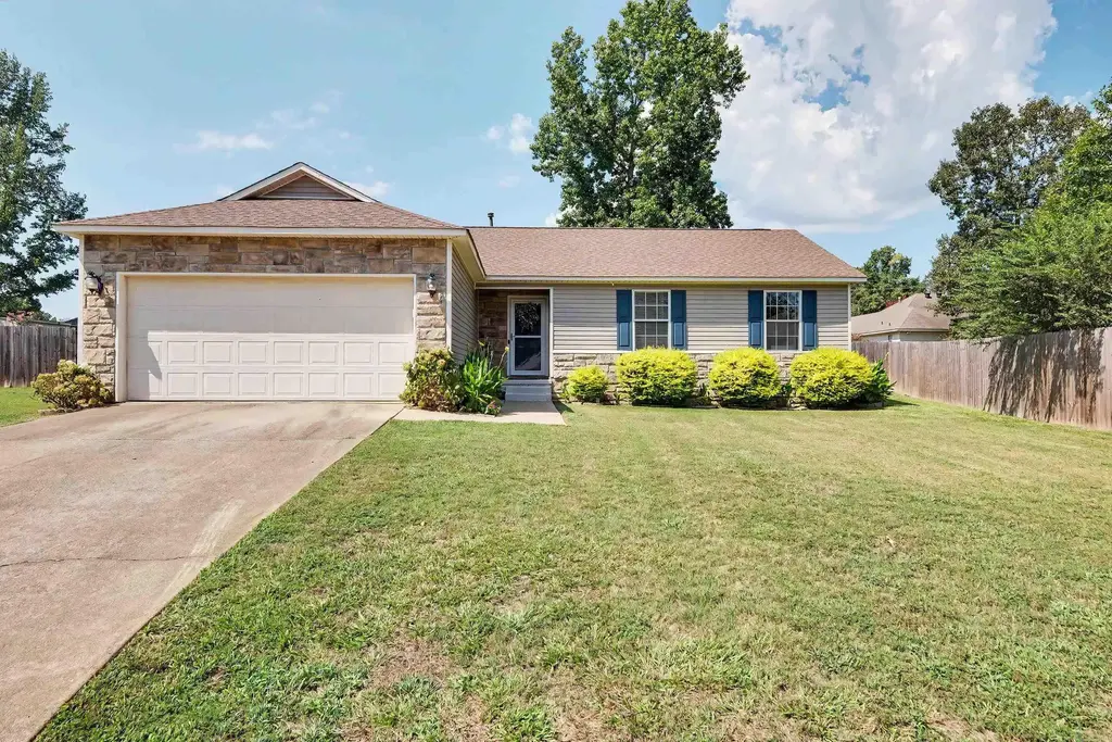 402 Hayley Court, Sherwood