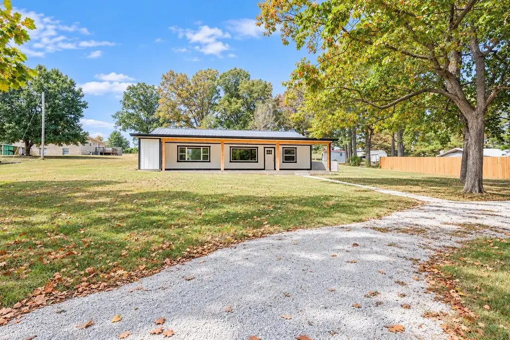 170 Hickory Street, Pineville