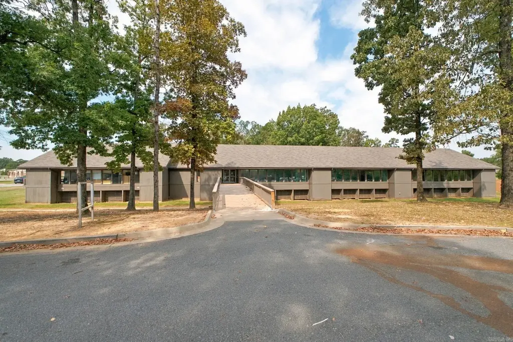 2401 Wildwood Avenue, Sherwood