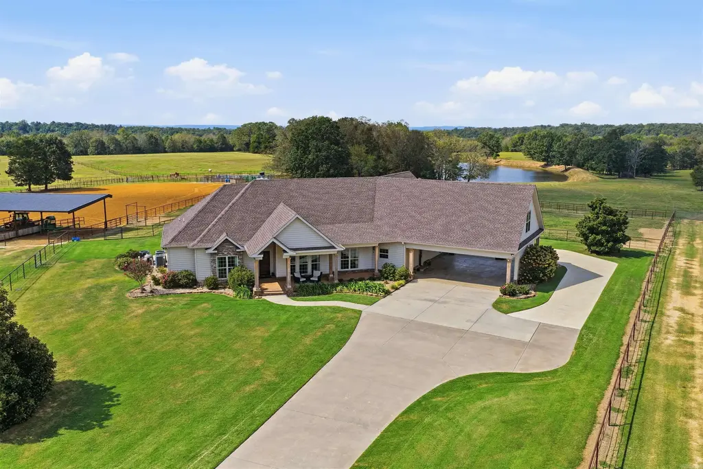 340 Harvey Jobe, Romance