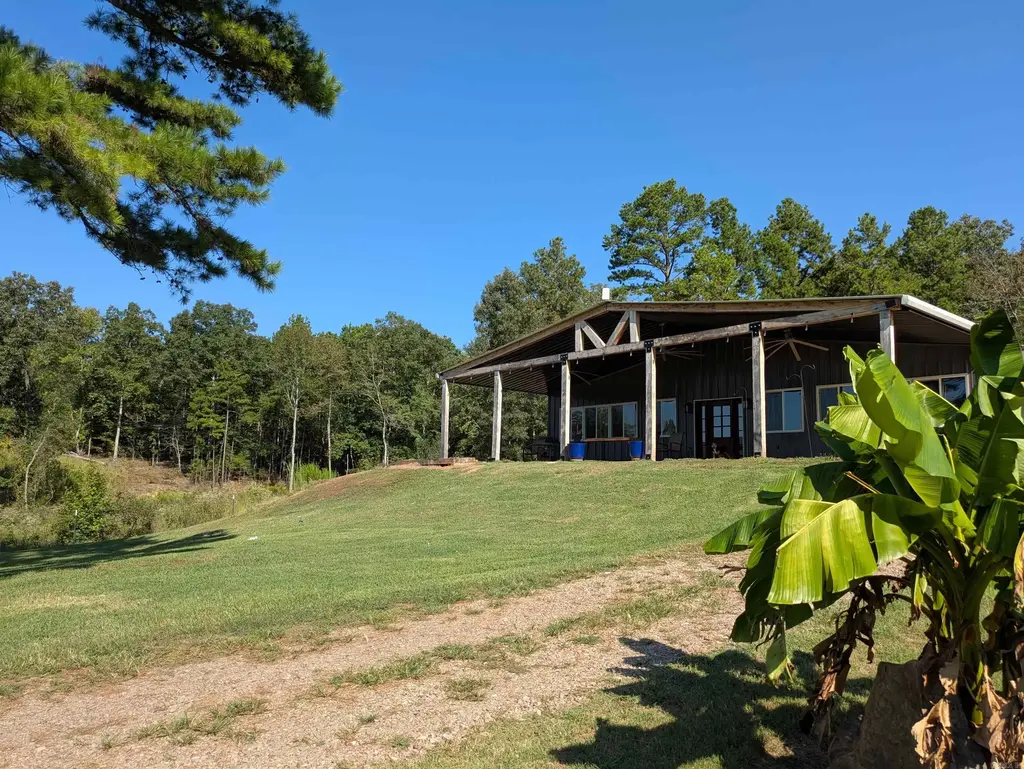 9445 County Road 5440, Ozone