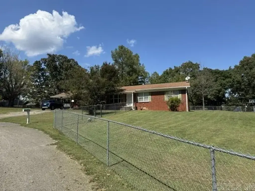 1704 Maple Cove, Pocahontas