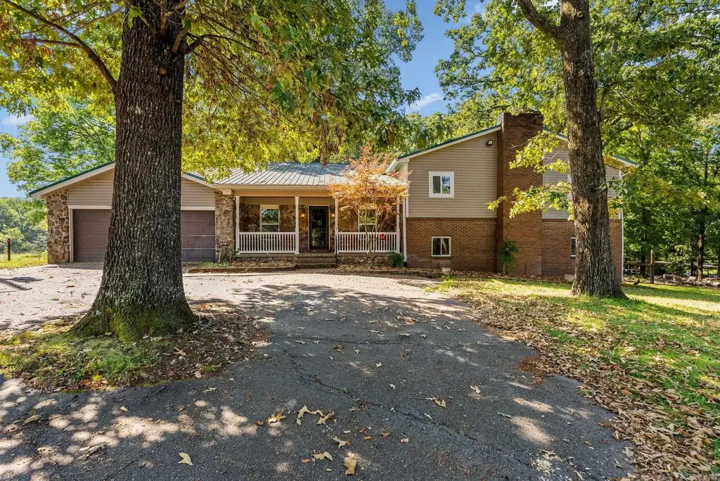 22335 Colonel Glenn, Little Rock