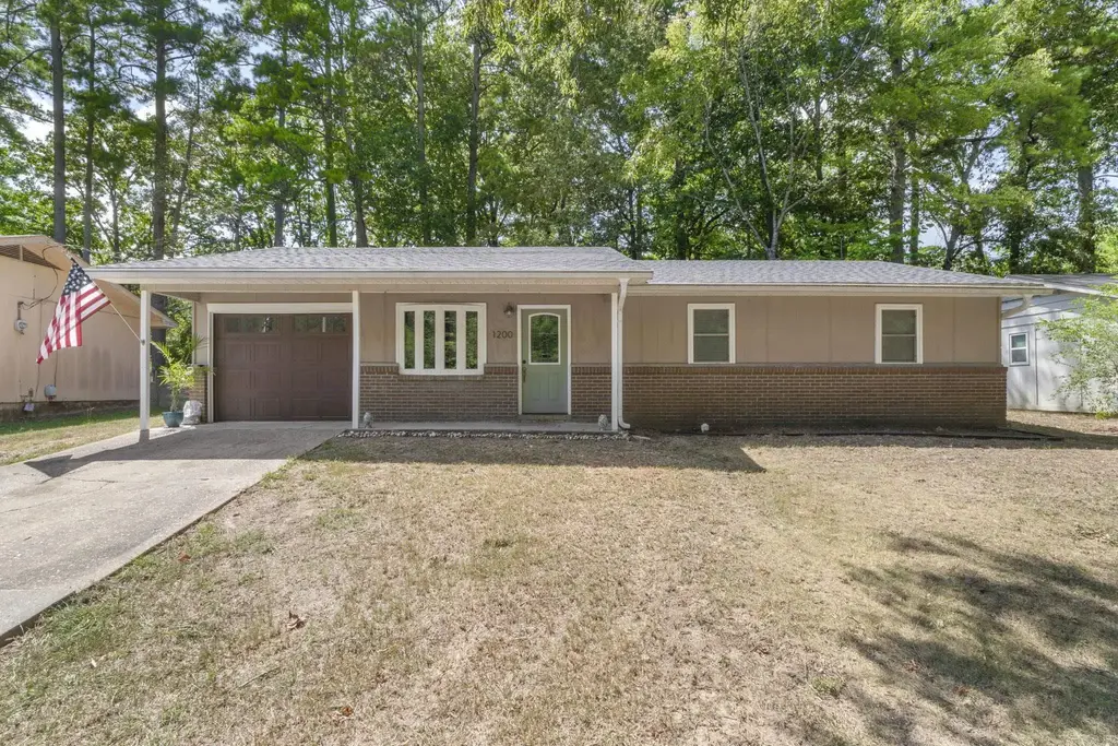 1200 Chris Drive, Benton