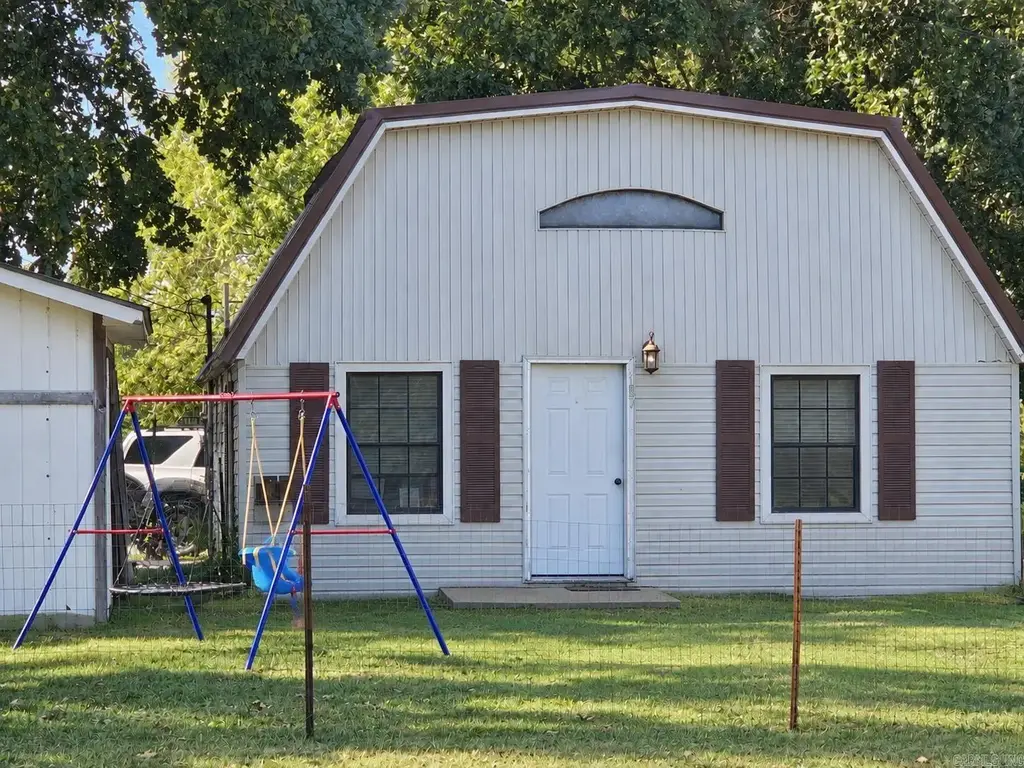 157 E Warren Street, Piggott
