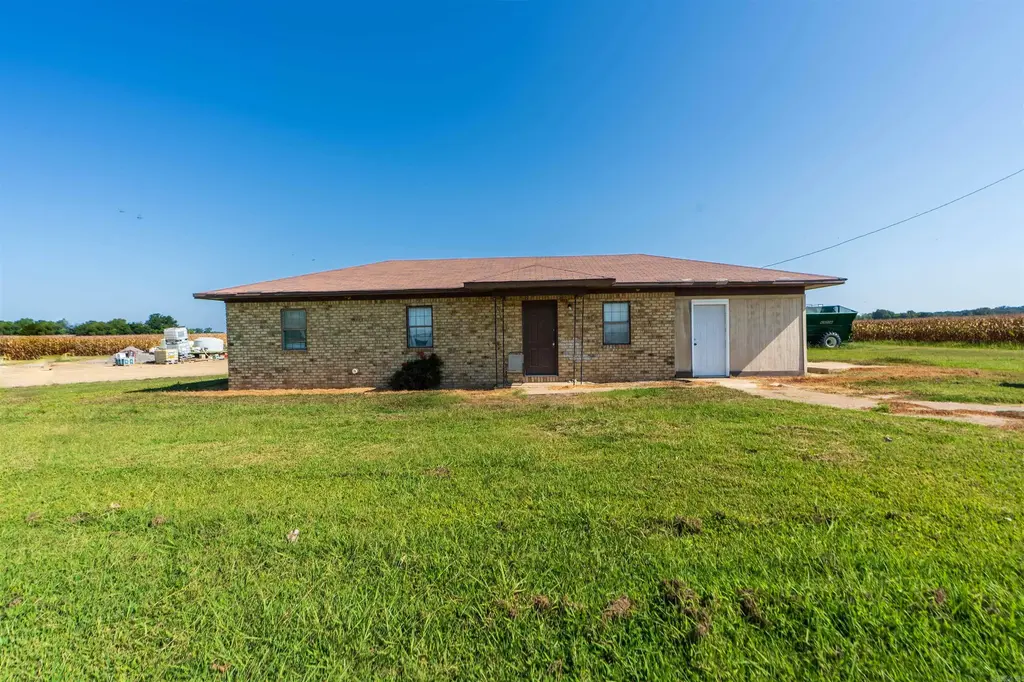 1407 Lee Road 248, Marianna