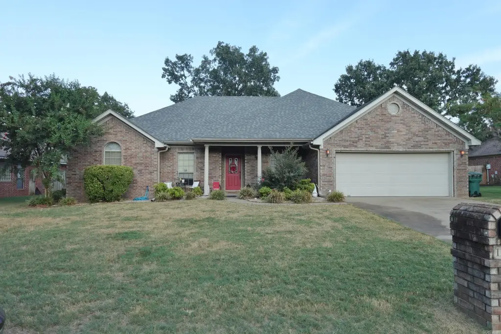 1120 Spatz Circle, Conway