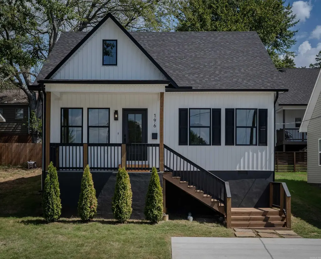 196 Pearson Street, Benton