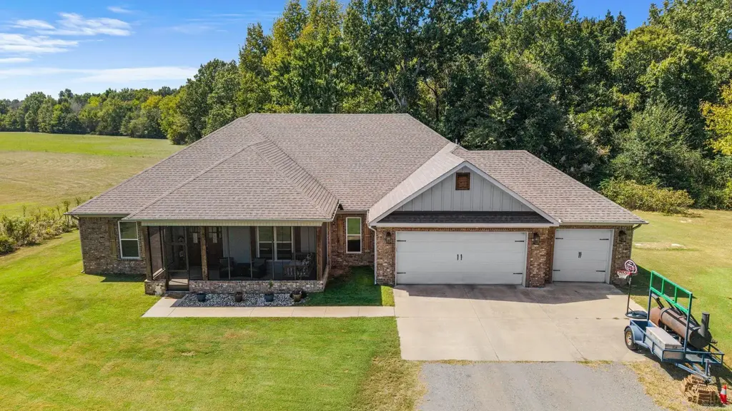 1176 Hwy. 31 S., Lonoke