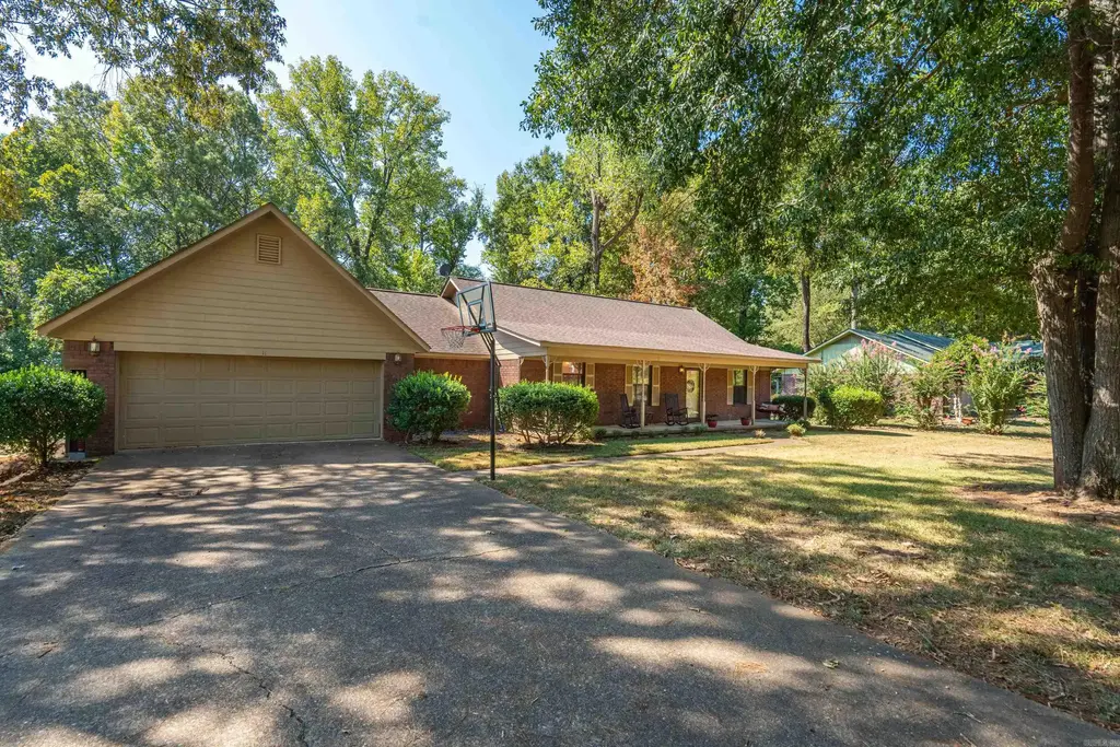 11 Edgewood Dr, Arkadelphia