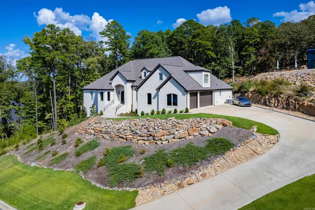 18 Falstone Drive, Little Rock