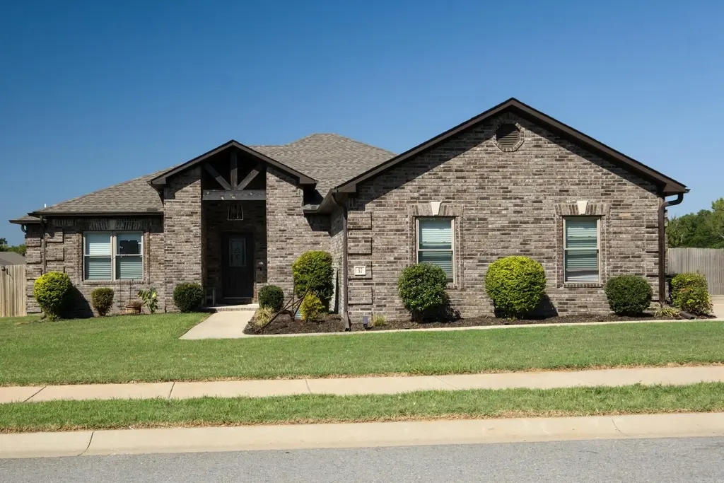 37 Aberdeen Dr, Cabot