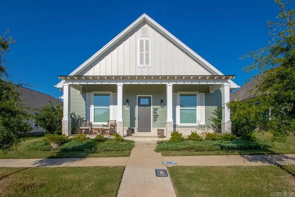 9 W Citron, Bryant