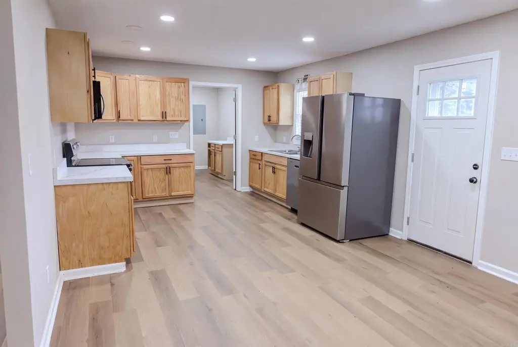 111 Walton, Black Oak