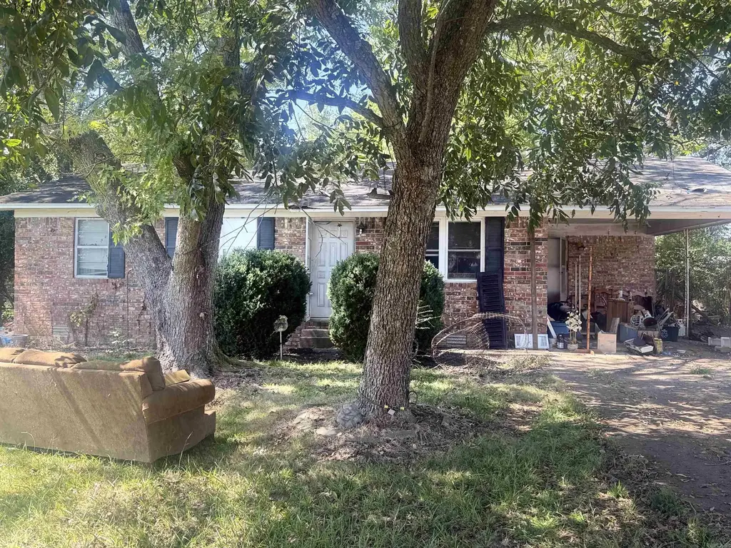 304 S Holly Street, Beebe