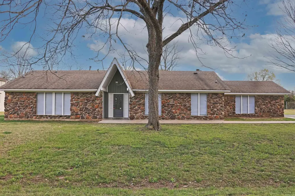 3602 Mobile, Pine Bluff