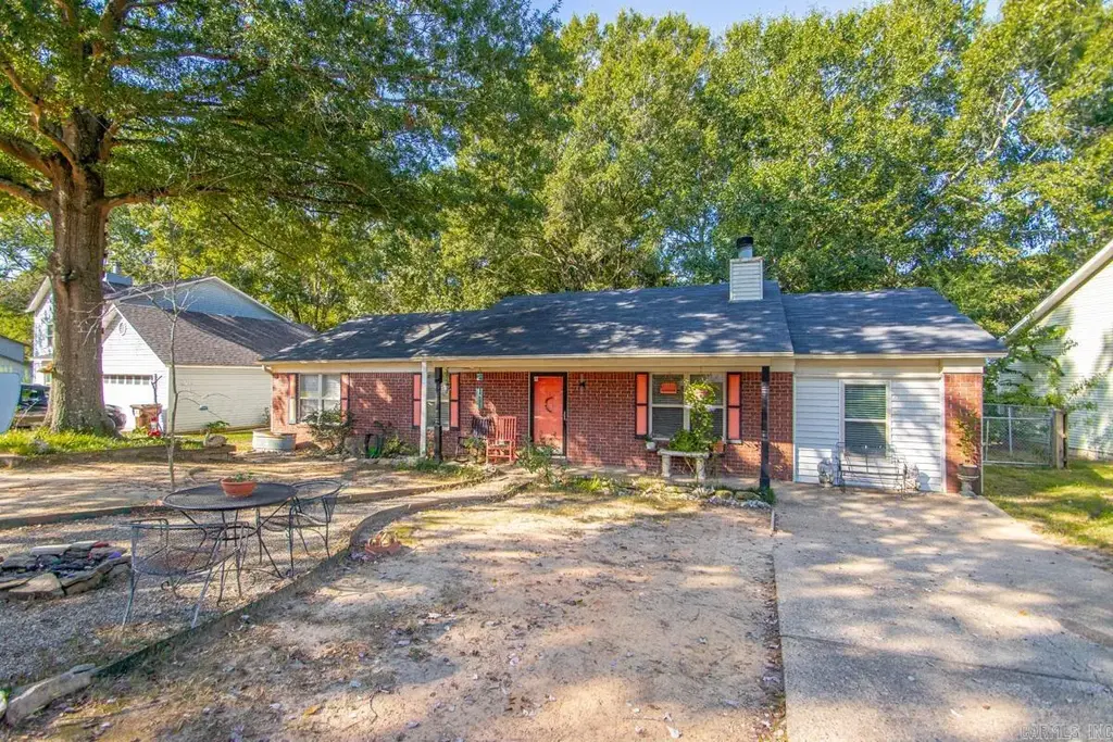 2211 Amber Cove, Bryant