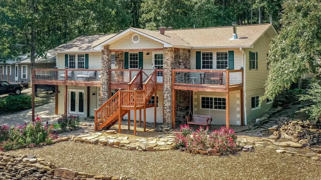842 Dave Creek Parkway, Fairfield Bay