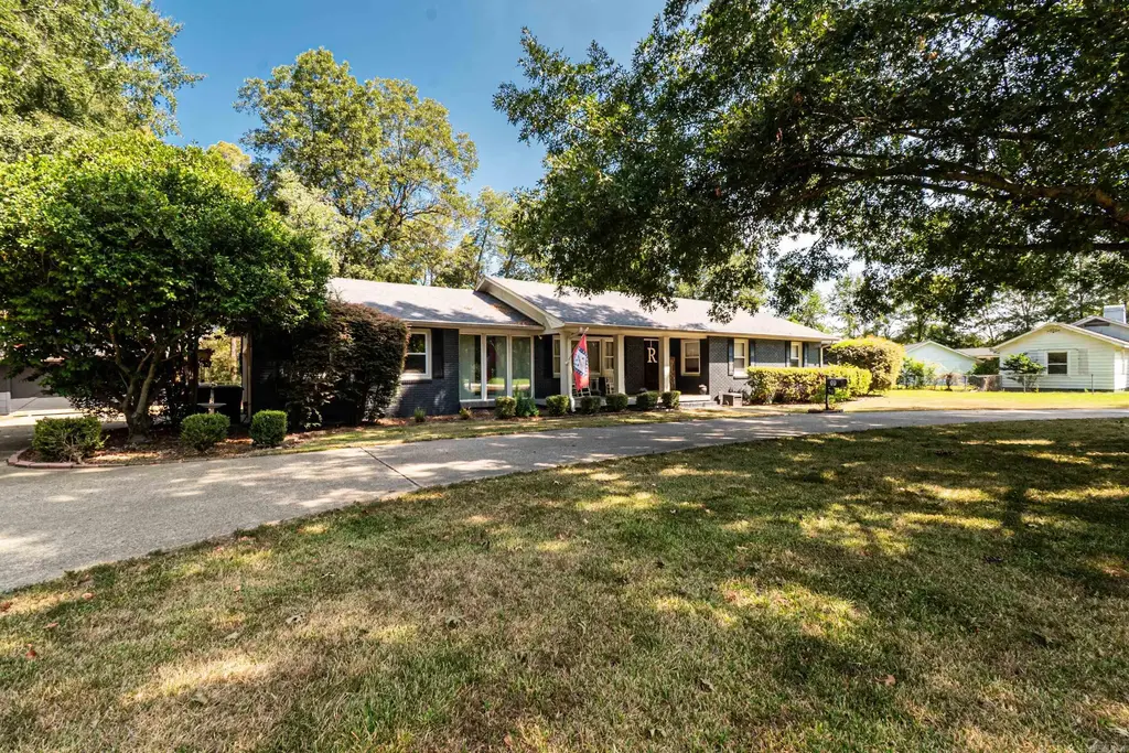 507 E Parker St, Hamburg