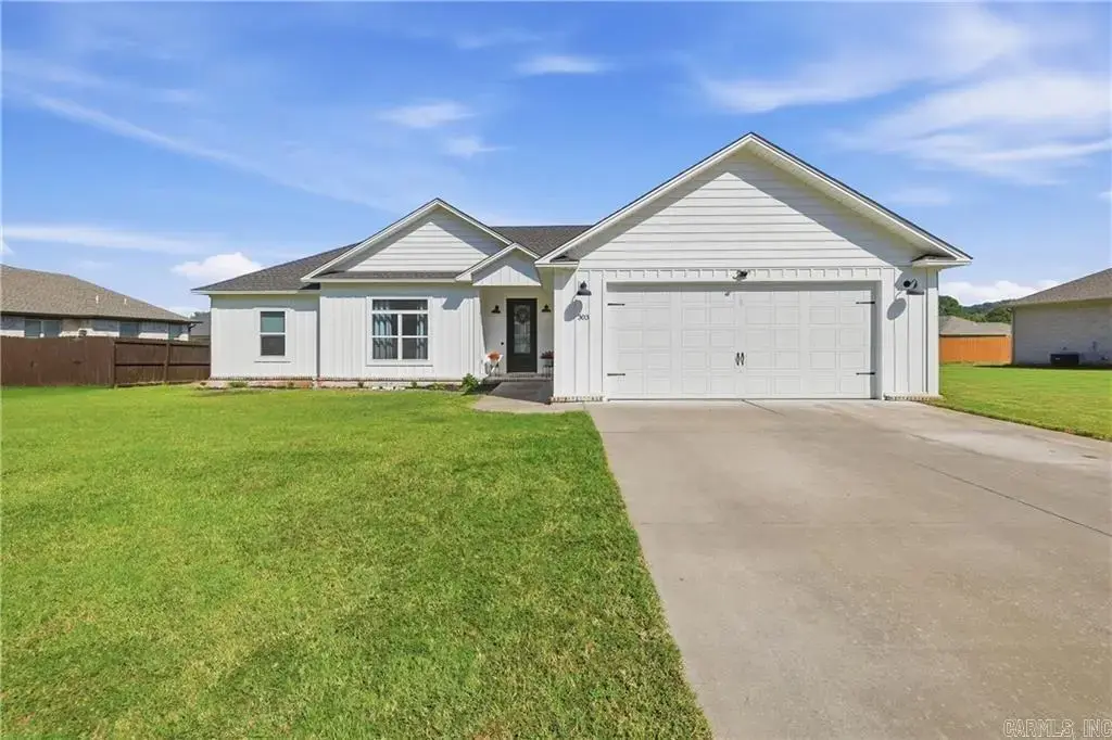 303 Promenade Cir, Russellville