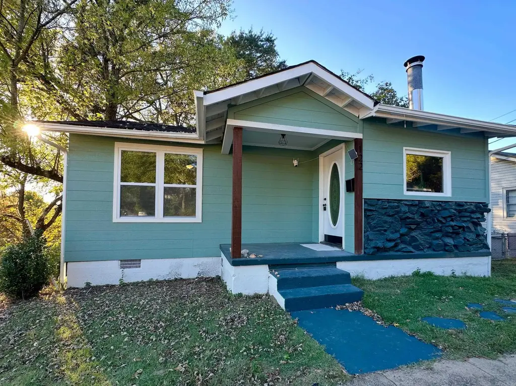 122 West Drive, Benton