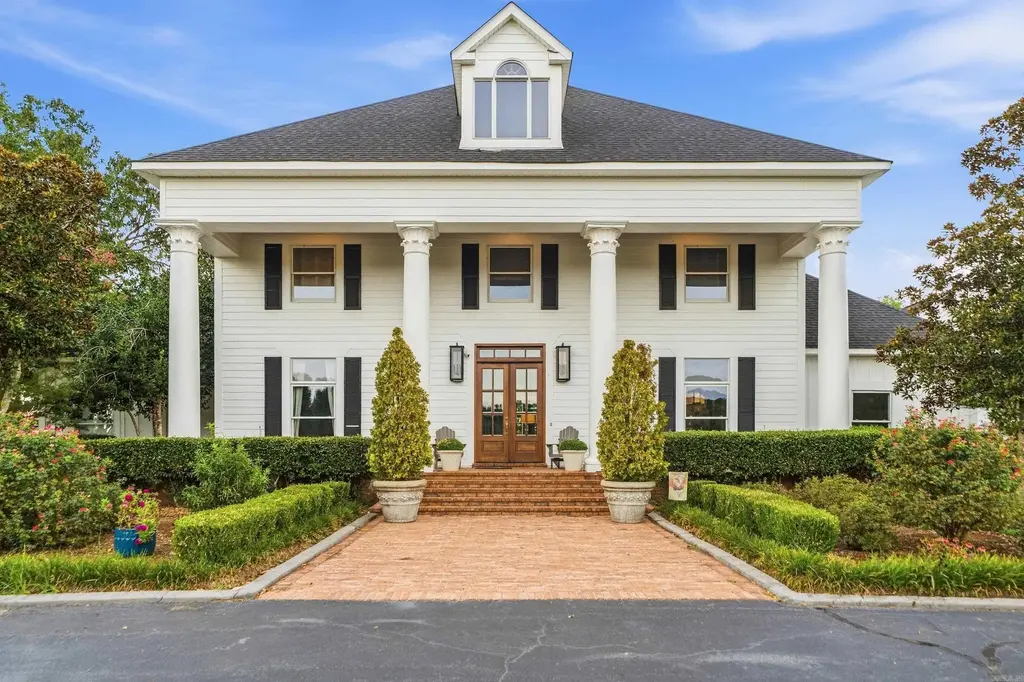 1090 Lookout Mountain, Benton
