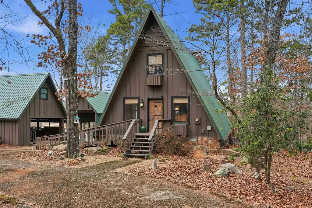 450 Davidson Cr., Edgemont