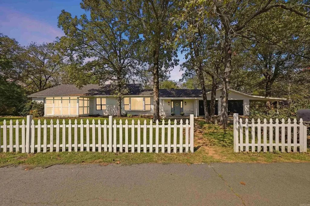 4454 Clearwell Road, Conway