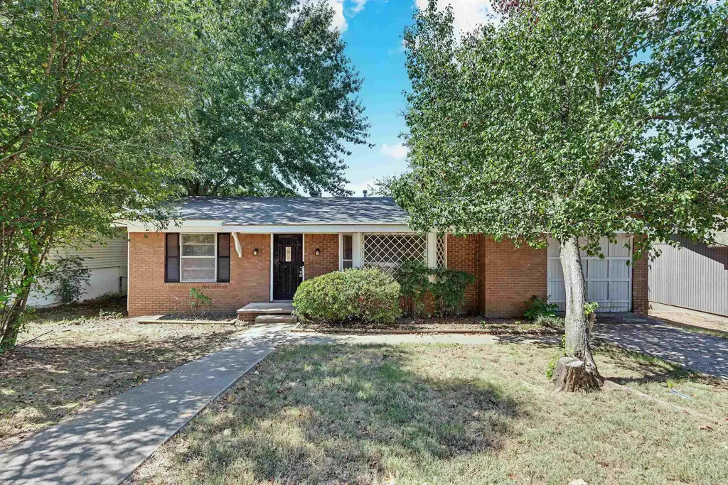 2011 Broken Arrow Dr., North Little Rock