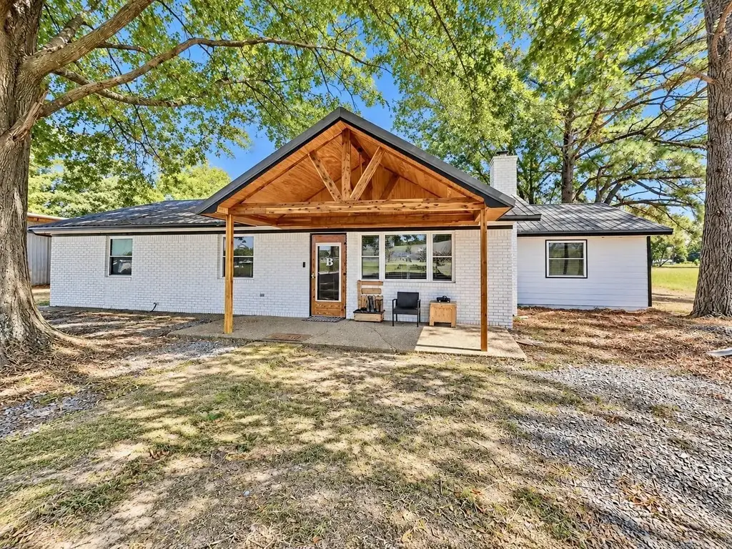 110 Bradford Lane, McRae