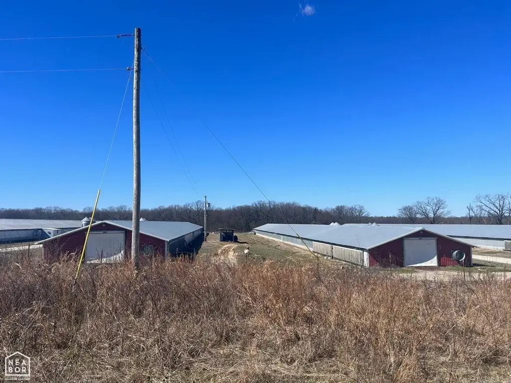 920 Hwy 25, Strawberry