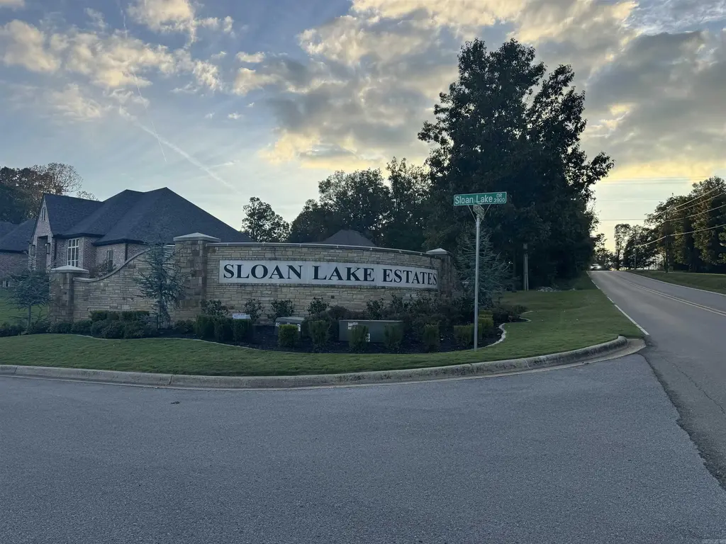 2011 Sloan Lake Drive, Jonesboro