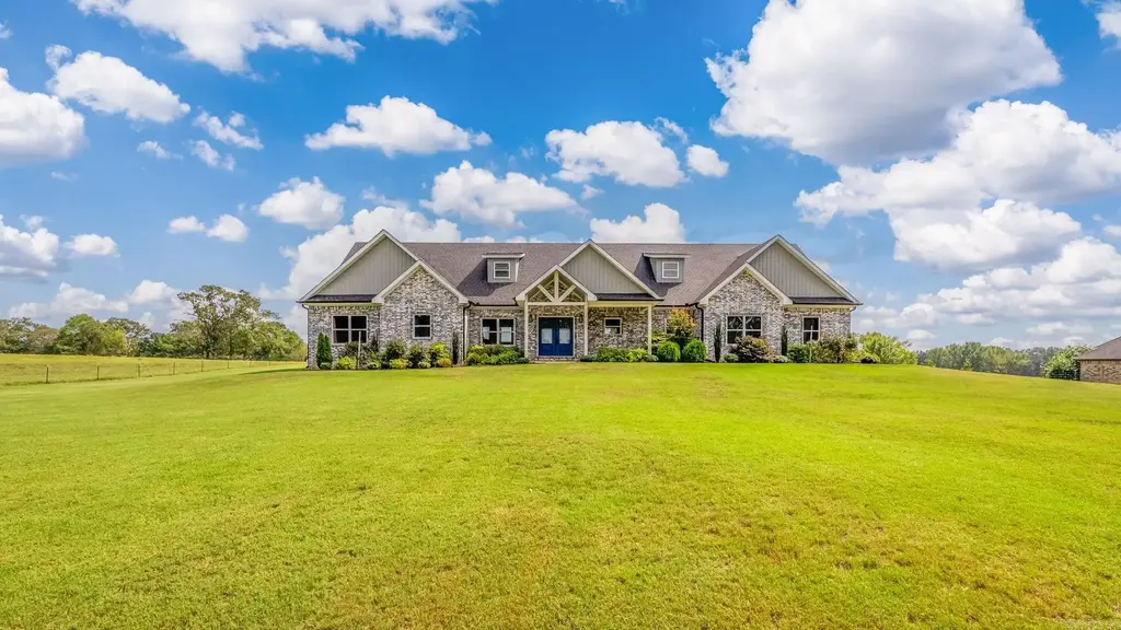 153 Cordell, Beebe