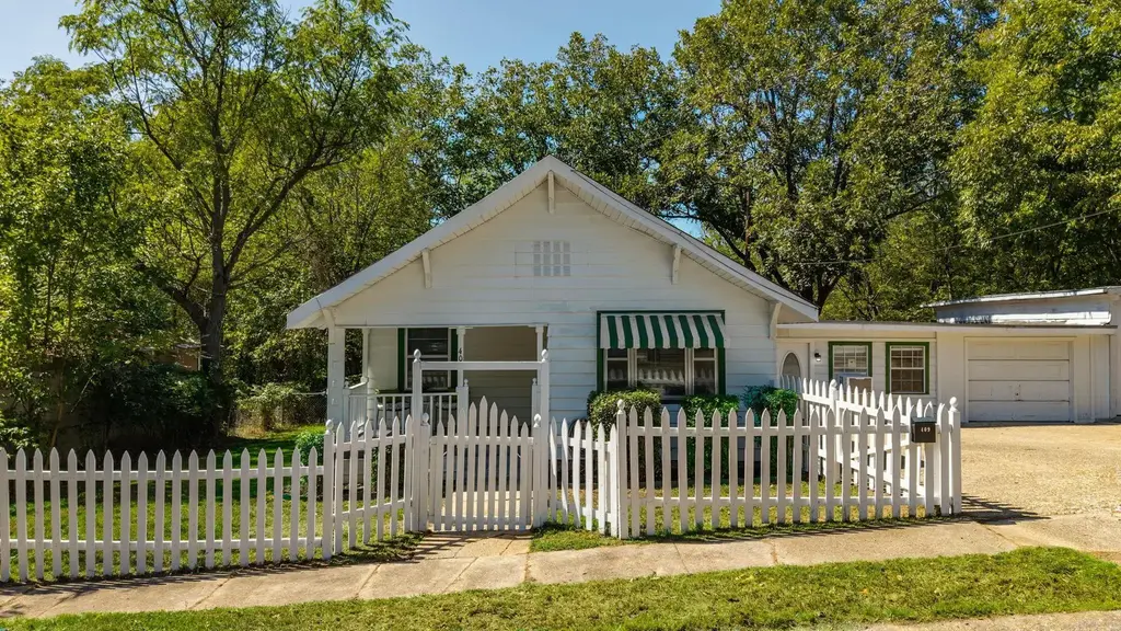 409 South Third Street, Benton
