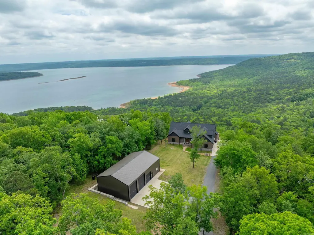 2560 Diamond Bluff Road, Quitman