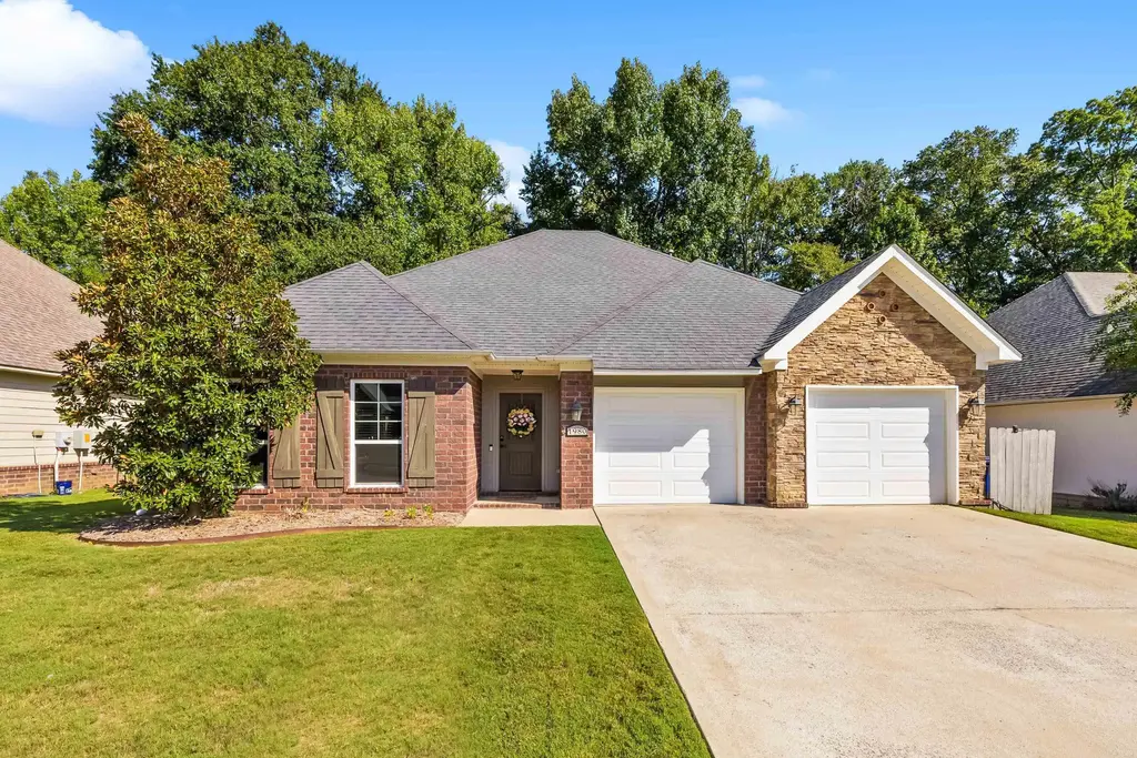 1980 Massee Gardens, Conway