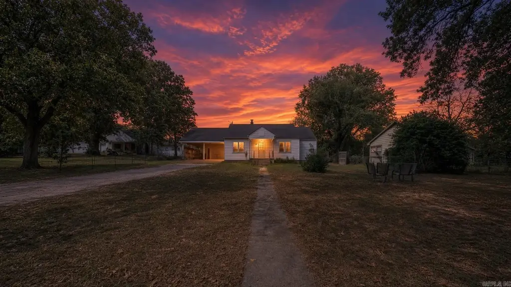 401 Hall Street, Alton