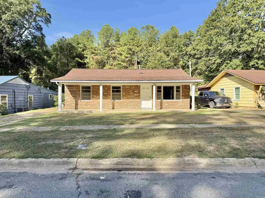 728 Lucas Lane, Camden